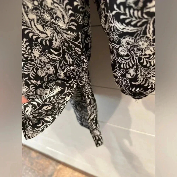 Maurice’s White/ Black Tunic Top- size Large - Picture 5 of 5